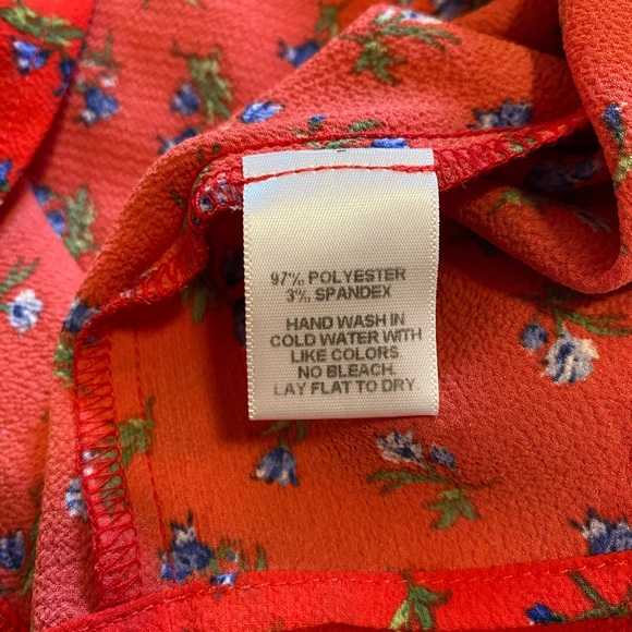 Gibson V-Neck Blouse - Picture 5 of 5